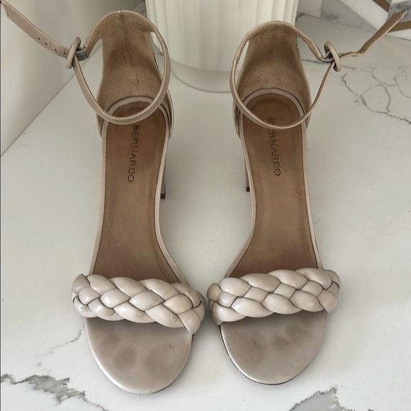 Bernardo Bethany Ankle Strap Braided Leather Block Heels Womens Size 9 - Picture 2 of 16